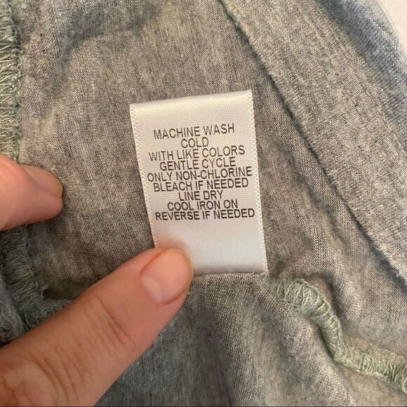 studio Y Grey Ruffled tank top - Picture 6 of 6